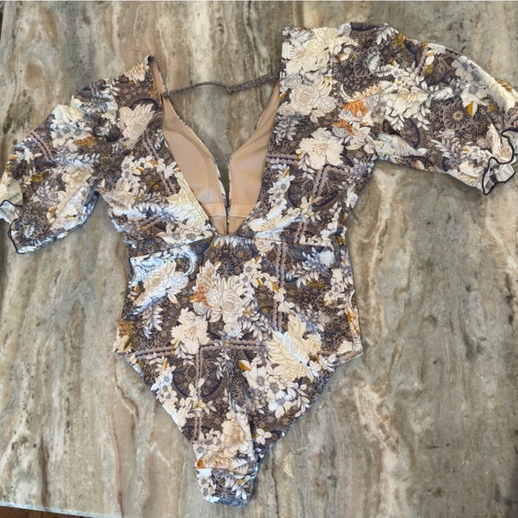 Women’s AQUA BLU Kismet Sophia One Piece short sleeve swimsuit. Size US 10 - Picture 8 of 12